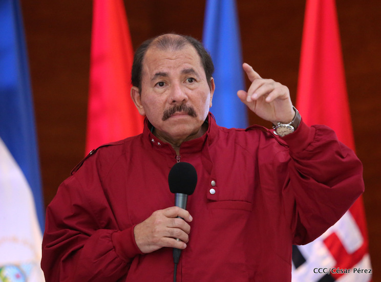 Presidente Daniel con los trabajadores